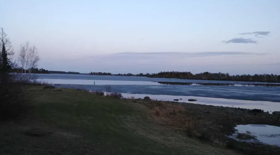 Ice breaking apart at 5 Mile