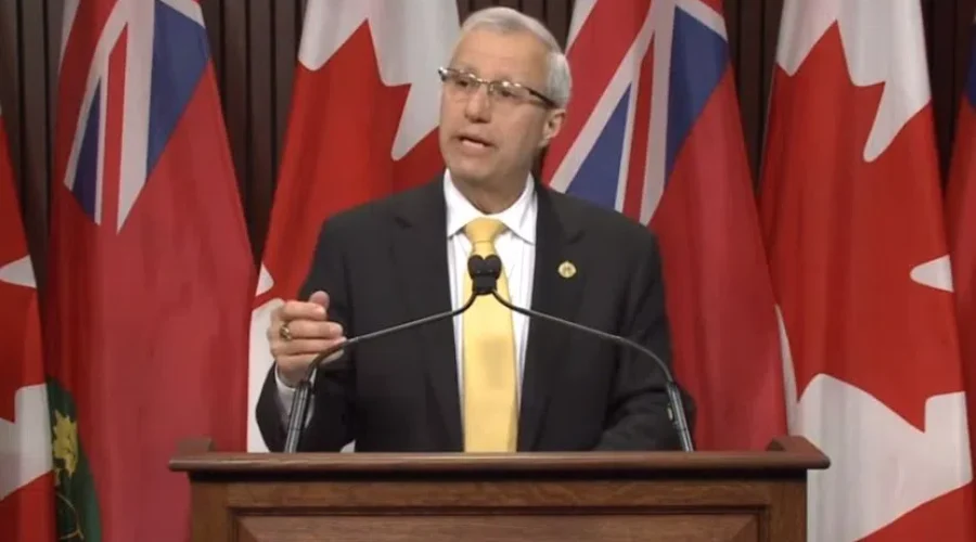 PCs To End Retailing Deal