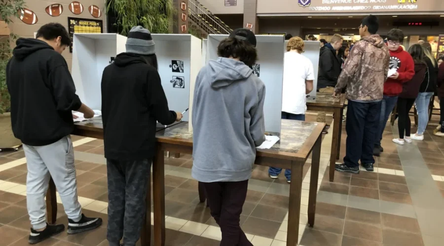 Students Support Liberal Minority Government Also