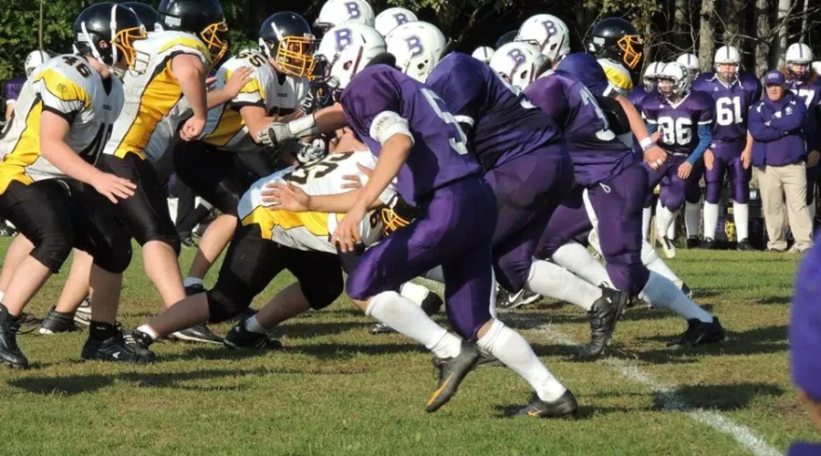 Muskies Defeat Maples In WHSFL Semi
