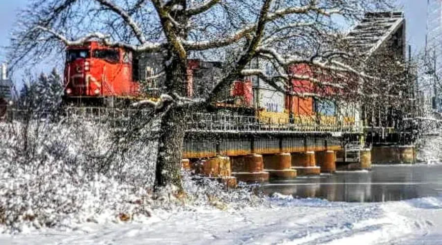 The train rolling through Seven Oaks.