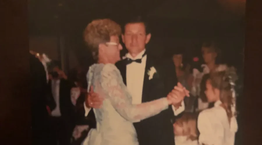 Hockey World Mourns Loss Of Walter Gretzky