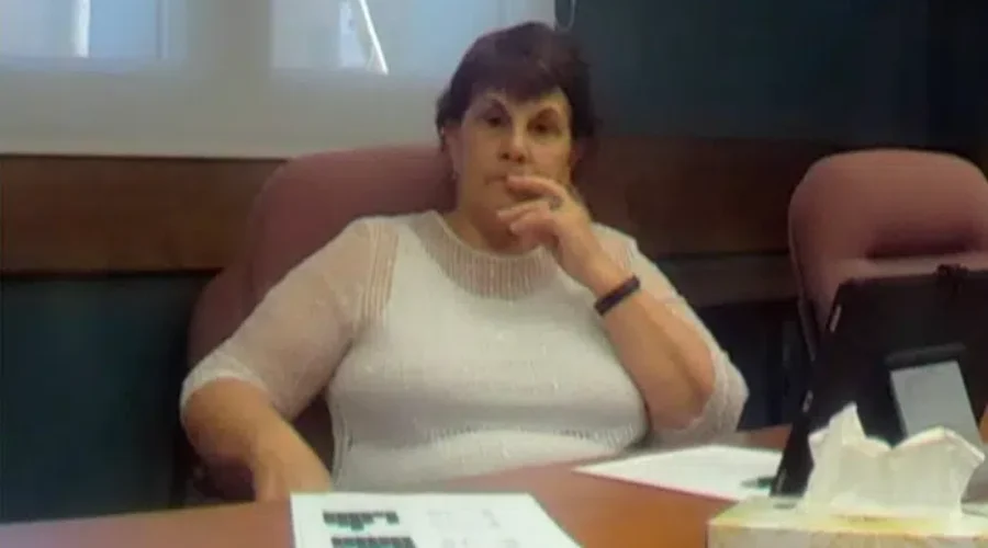 Town Council Requests an Expanded Apology from Mayor