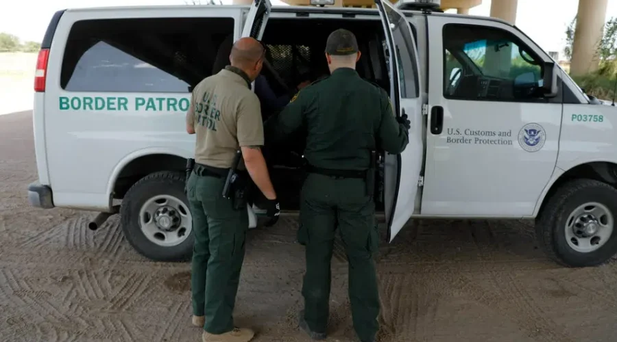 U.S. Customs Arrest Illegal Migrants in Minnesota