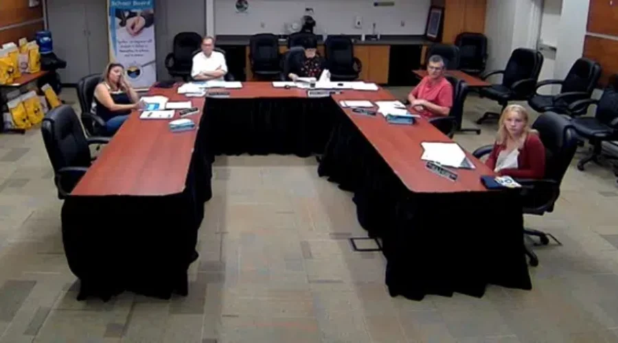 School Board Says Thank You to Retiring Trustees