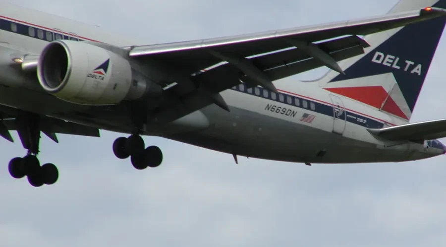 US Flights Cancelled/Delayed After Mass FAA Outage South of The Border