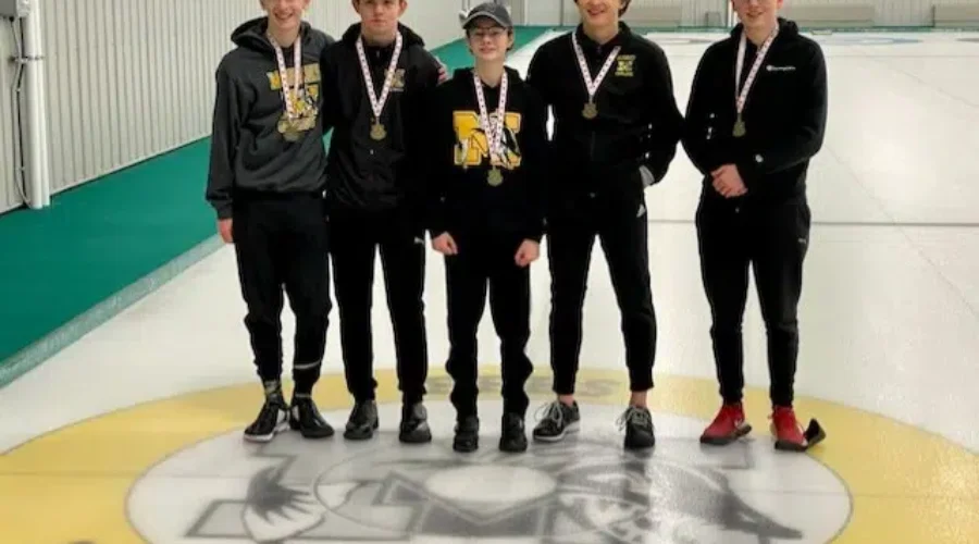 Muskies curling team splits games on day 2