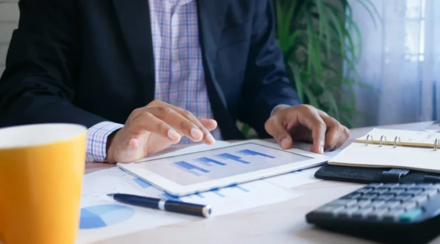 Canada adds 35,000 jobs in March