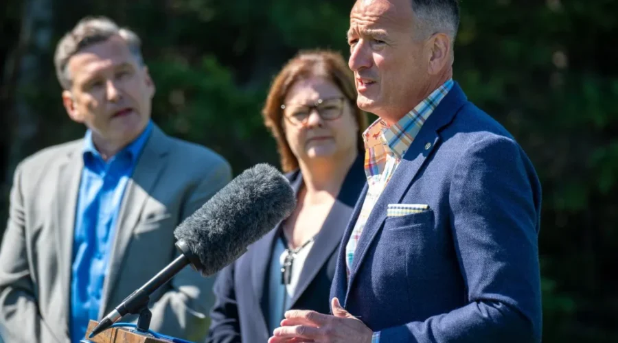 Rickford applauds Manitoba decision to twin Highway 1