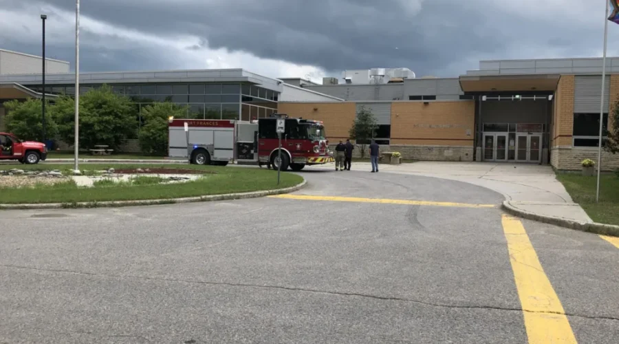 Smell of gas evacuates high school