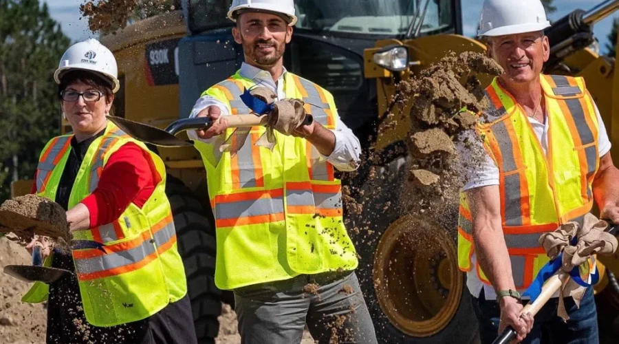 Lecce celebrates new Rainy River school project