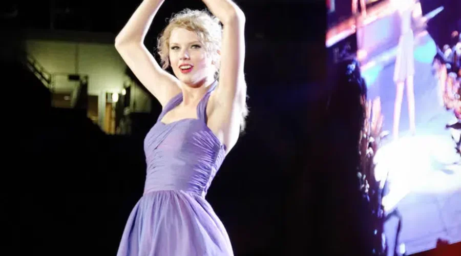 Taylor Swift adds three more Canadian shows