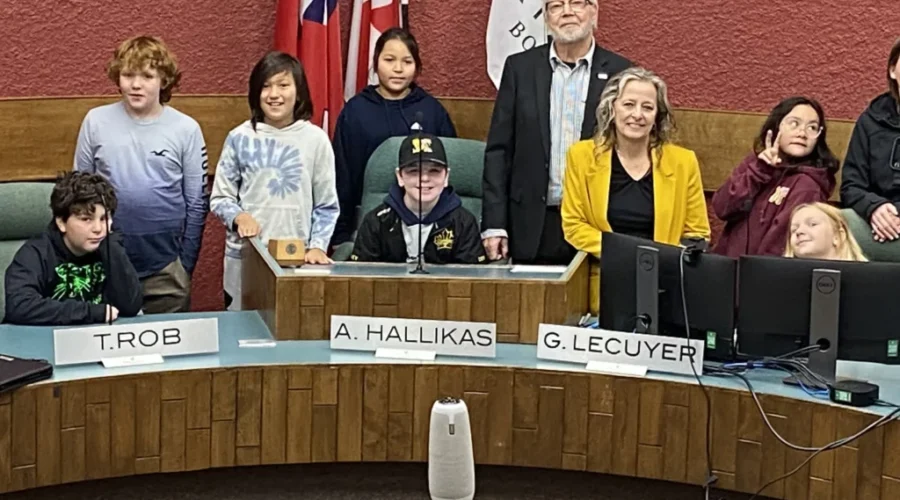 Mayor discusses municipal politics with Grade 5 students