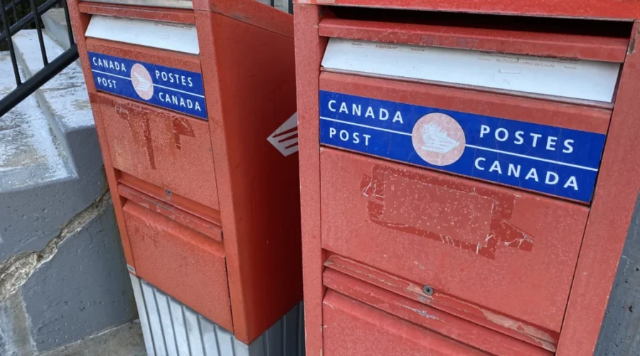 Talks break down between Canada Post, union as another strike looms