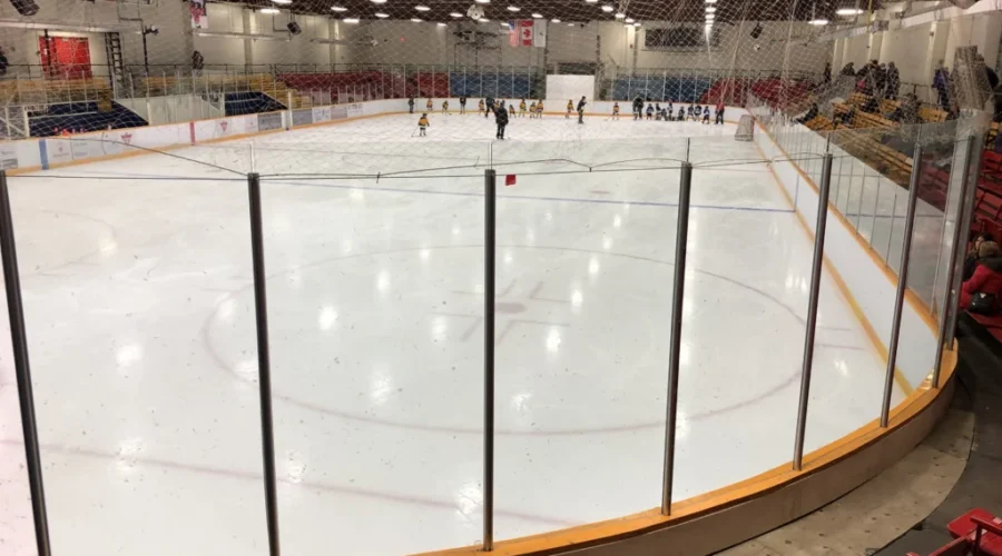 52 Canadians rink shut down