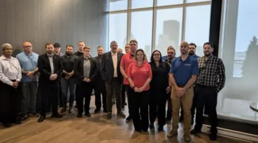 Two bargaining unit support strike action against CN