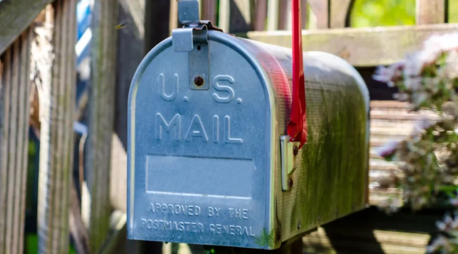 U.S. Postal Service not accepting mail to this country due to Canada Post strike
