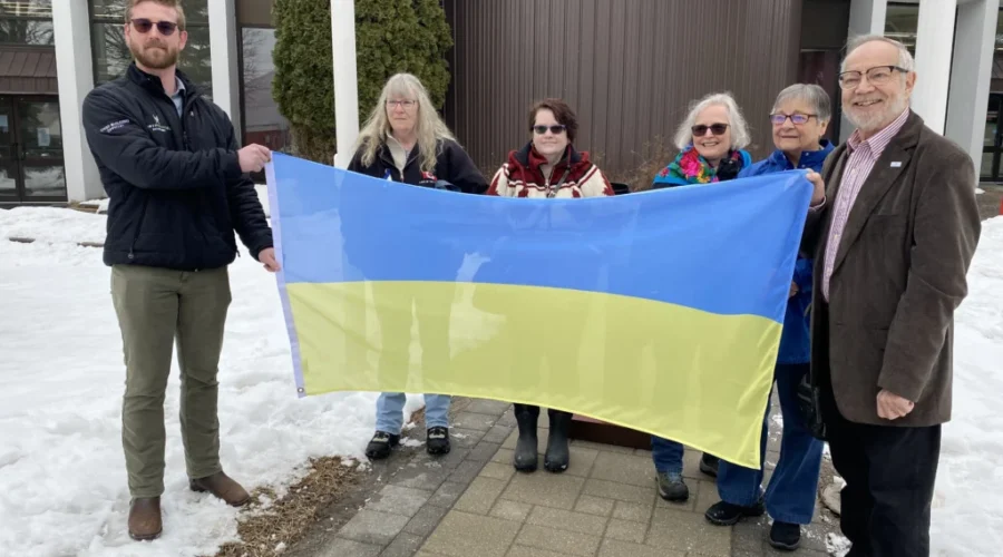 Fort Frances raises the Ukrainian flag