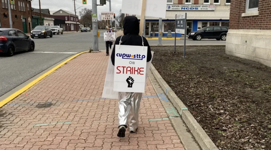 Small businesses brace for possible Canada Post strike