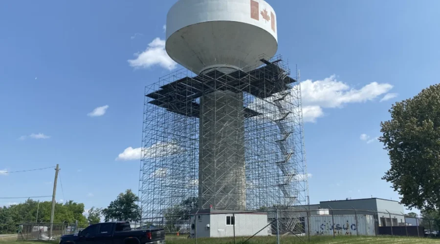 Crews prepare Fort Frances water tower for rehabilitation