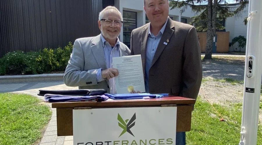 Fort Frances and International Falls sign Friendship Proclamation