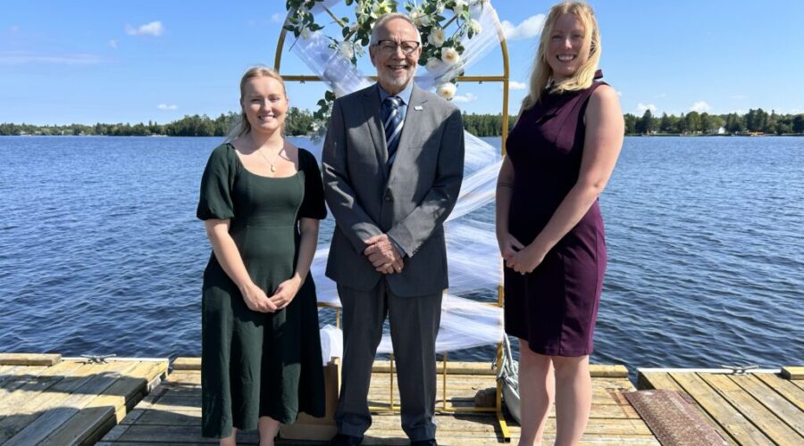 Fort Frances clerks elated to help you elope