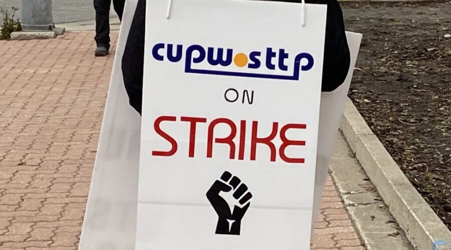 Canada Post workers switch to rotating strikes