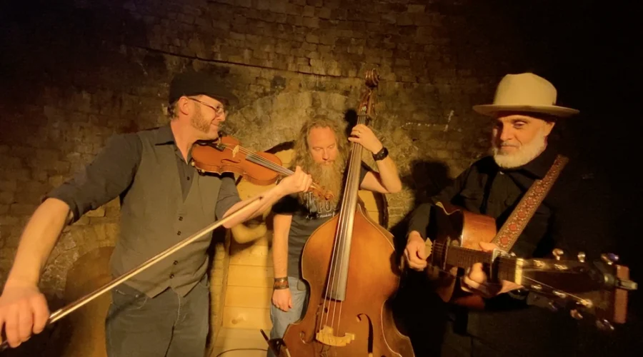 John Wort Hannem brings folk sound to northwestern Ontario